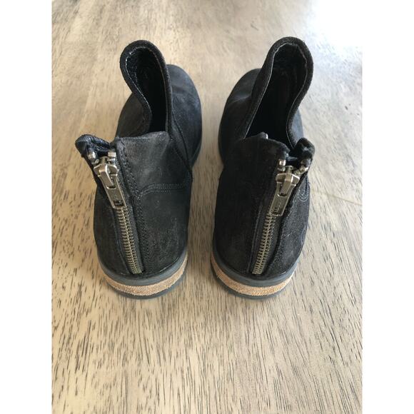 Born Arula Suede Ankle Distressed Side Cutout in Black - 6.5 - Picture 4 of 7